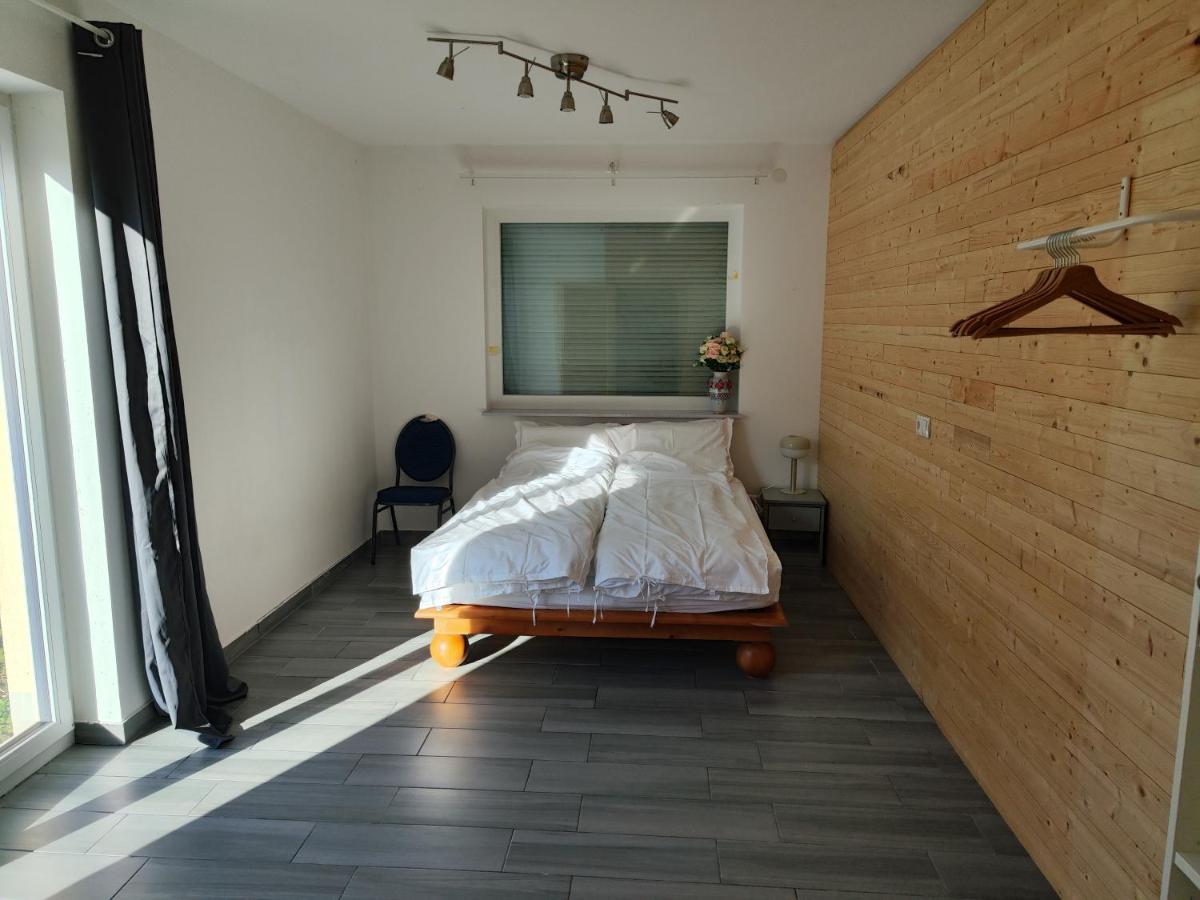 Erdgeschoss Wohnung Nahe Flughafen Wien Ngoại thất bức ảnh